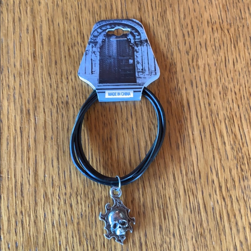 Leather bracelet w/Skull Charm